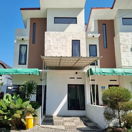 Villa Estetik Di มะลัง ภายนอก รูปภาพ