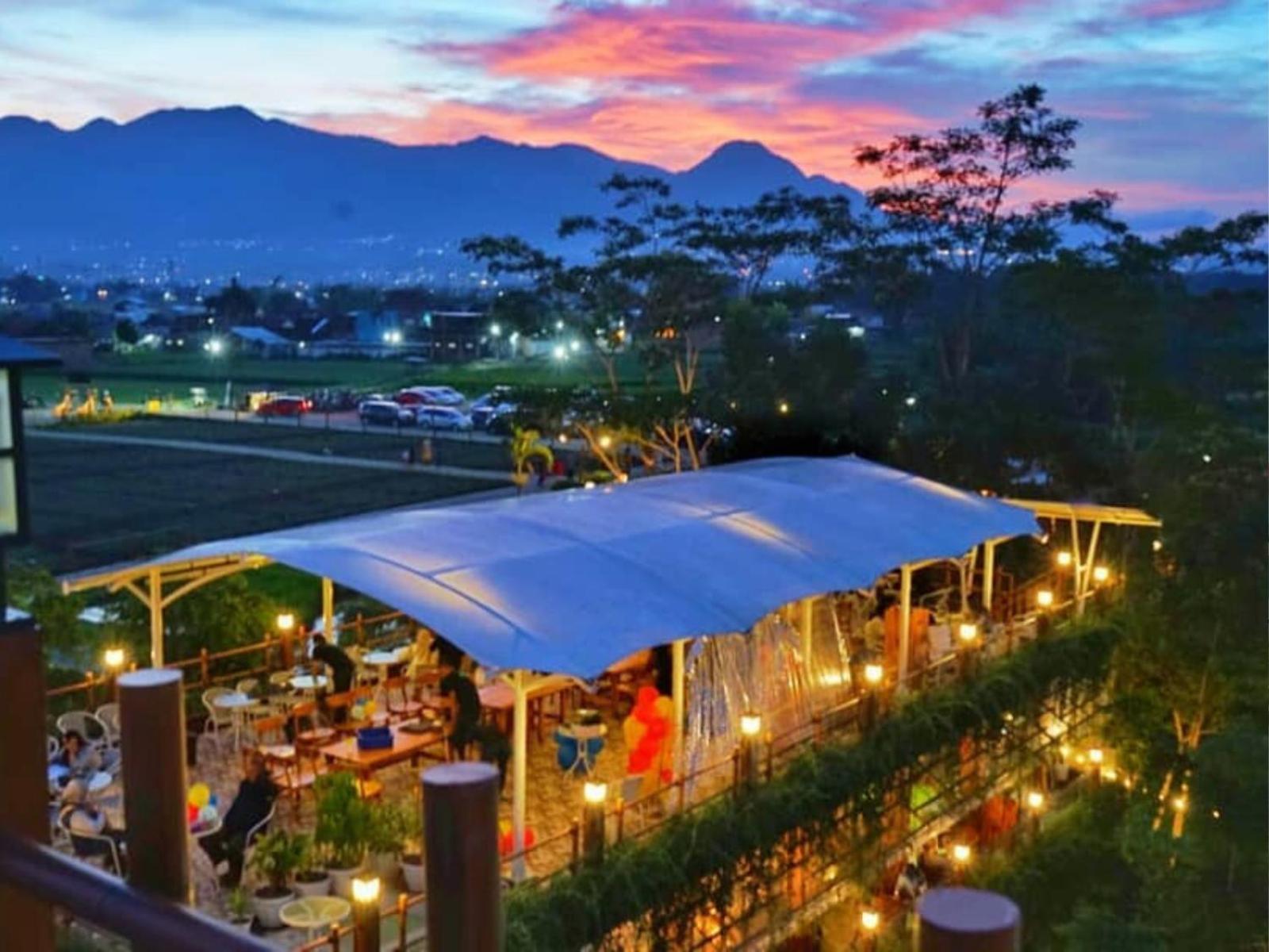 Villa Estetik Di มะลัง ภายนอก รูปภาพ