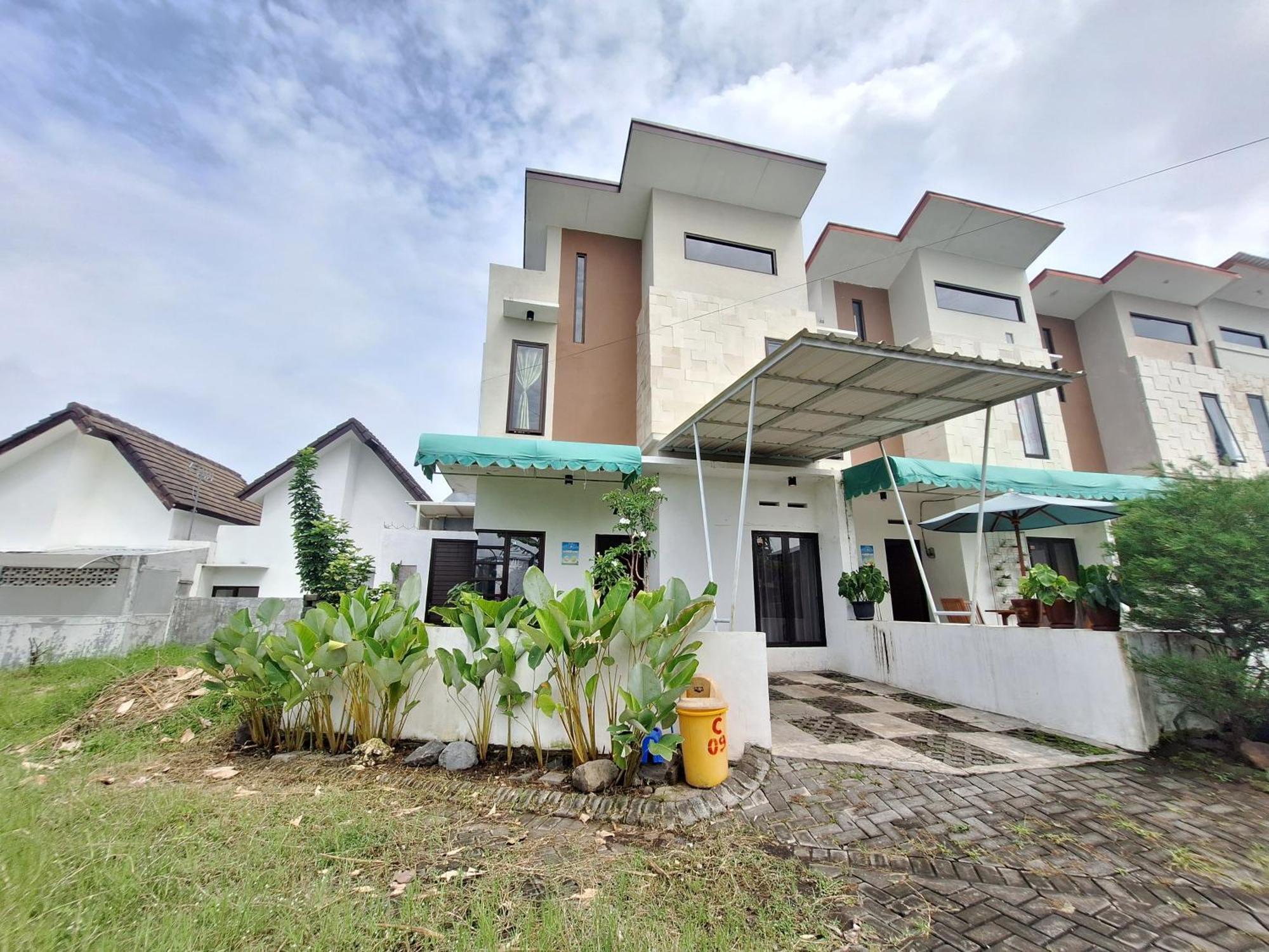 Villa Estetik Di มะลัง ภายนอก รูปภาพ